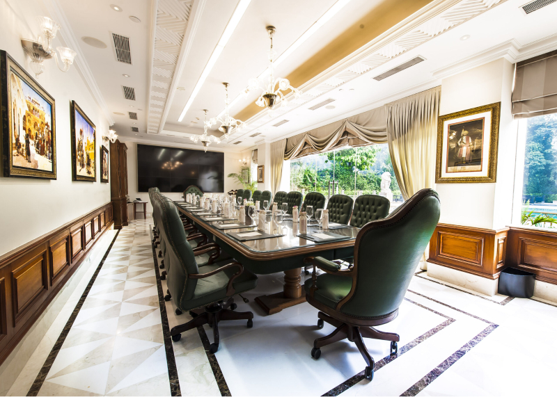 Experience Of Luxury Hotels: Impeccable Frescos & Fabulous Food